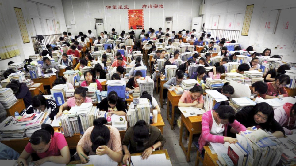 高考顺利图片（山东54岁砌砖大叔参加高考）