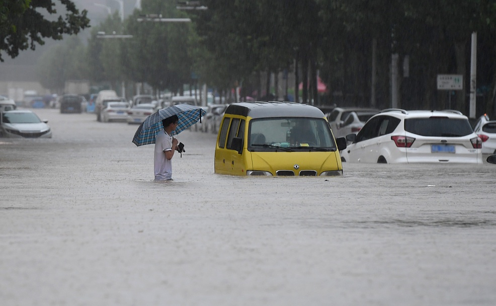 内陆城市河南为何成为降雨中心，台风“烟花”还会带来哪些影响？