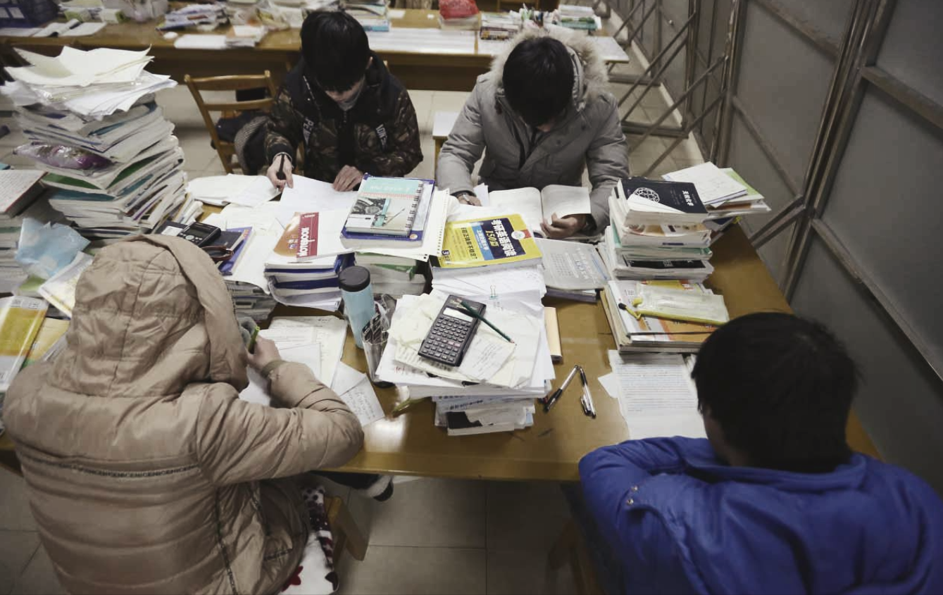 大学生的“私下交易”曝光，只贪图眼前的快乐，坑害了自己的未来