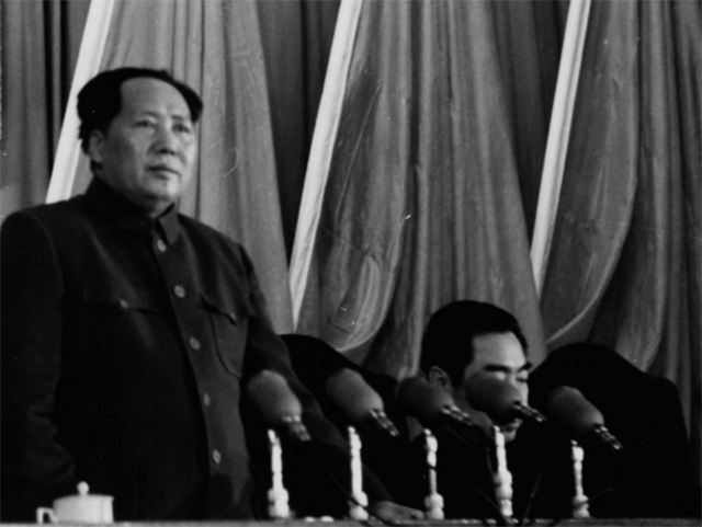 73年八大军区司令对调：王洪文2次点名许世友，许将茶杯狠狠一磕