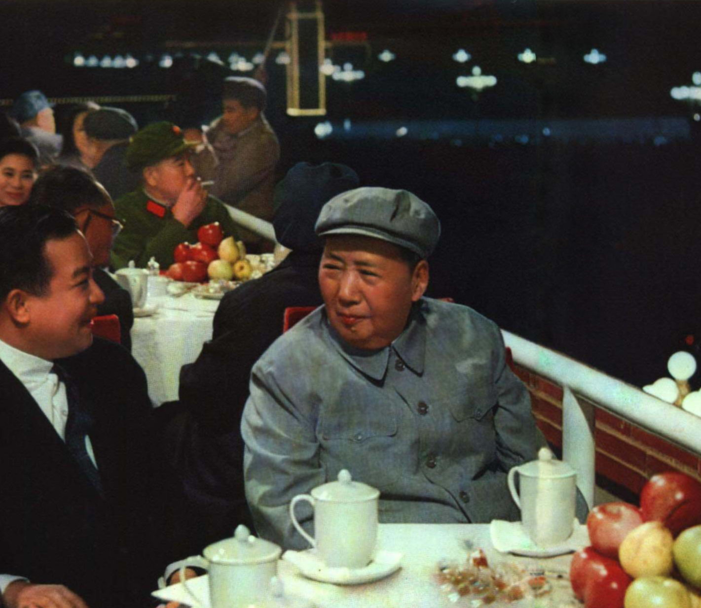 中央三次调陈龙保护毛主席，但都被他拒绝，这是为何？