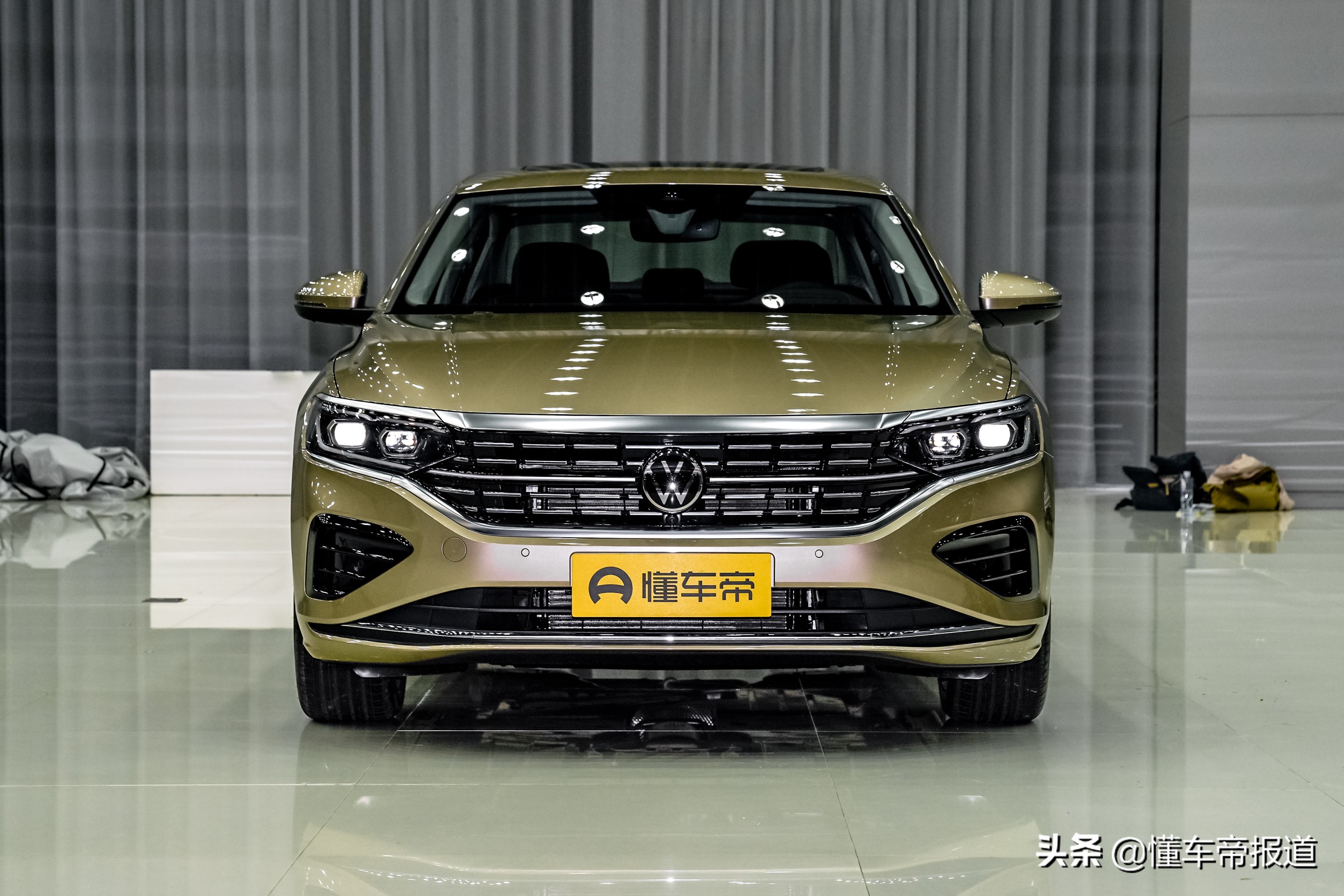 新车 | 上汽大众新款帕萨特正式亮相，提供两种外观风格，车长增加