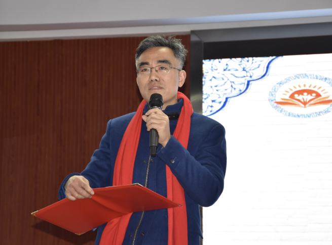 常州市朝阳中学校长 殷涛我们已习惯了等待从小屁孩到大屁孩等待放学