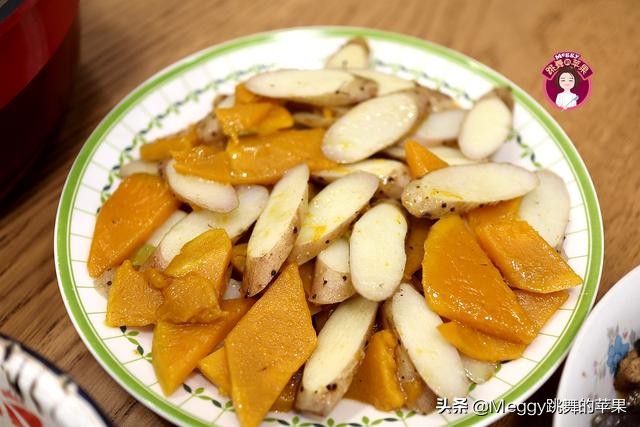 高考生家的晚餐破天荒5菜1汤，最出彩儿的鲫鱼汤，像牛奶般浓白