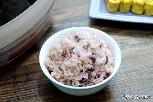 豆饭的做法 电饭锅版一看就会（用电饭煲做红豆捞饭的教程）