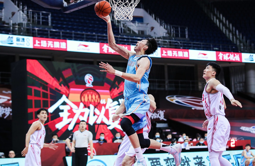 cba常规赛为什么把票给周琦(祝贺，易建联拿下第五个MVP，但本赛季的票要投给周琦)