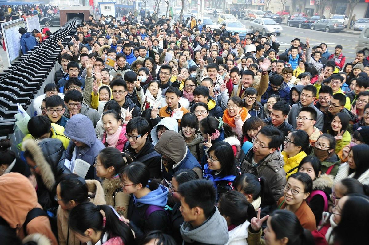 高考生估分450大哭，我日日夜夜学习，却要和200分的人一起读大专