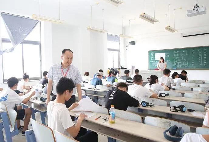 大一挂科和大三挂科，哪个后果更严重？实际差距不是一星半点