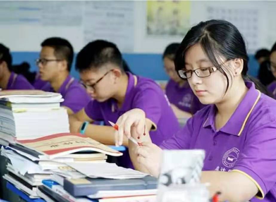 云南排名前五的高中，能够在这里读书，一只脚已经进入重点大学