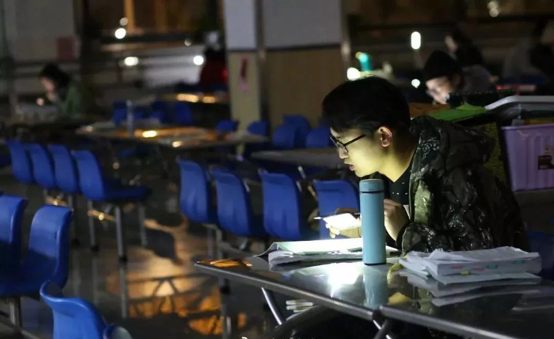 2022年考研，这所学校报名人数突破4.6万，三年蝉联“全国第一”