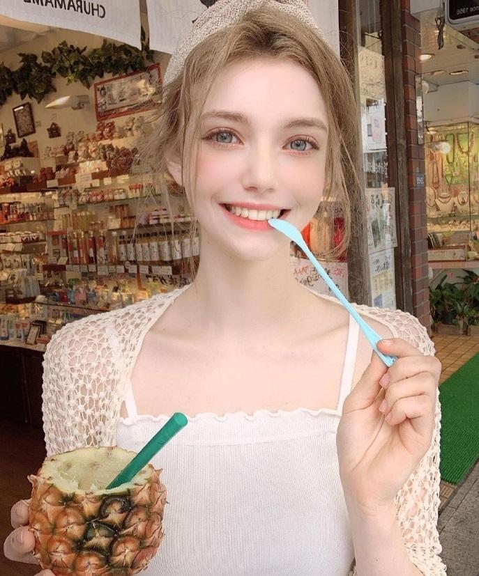 上帝的价值！乌克兰模型天使面对魔鬼的人，五种感官被融为真正的芭比娃娃？