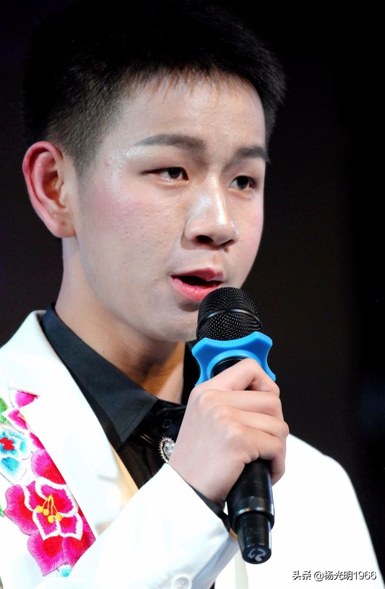 施秉一中：唱响青春   舞动人生