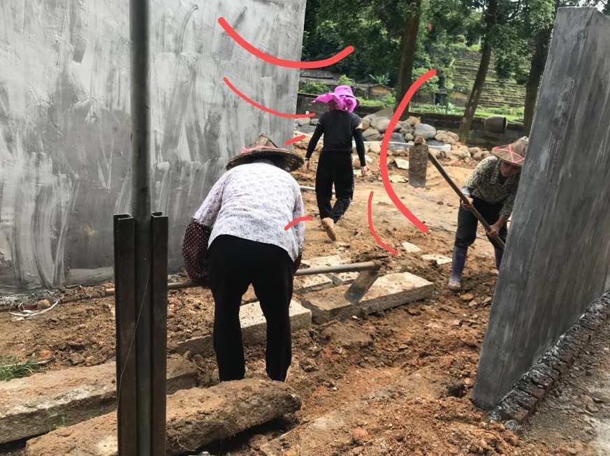90后女生亲自操刀，将3亩废弃学校改成民宿，还自带露天电影
