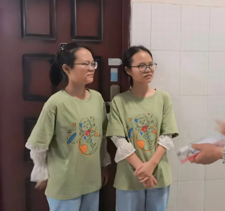 四川一对双胞胎学霸，两人都考了650分以上，妹妹却想复读，为啥