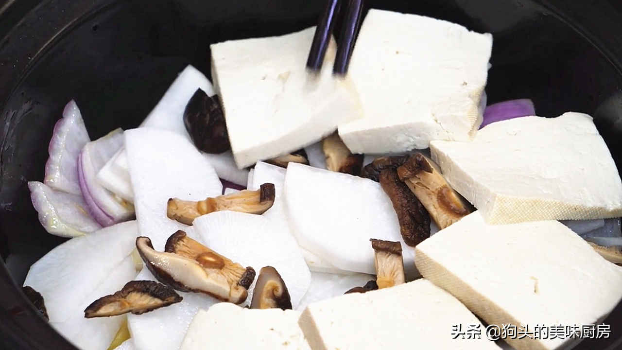 秋天要多吃鱼，教你懒人做法，用料简单味道香，上桌汤汁都不剩