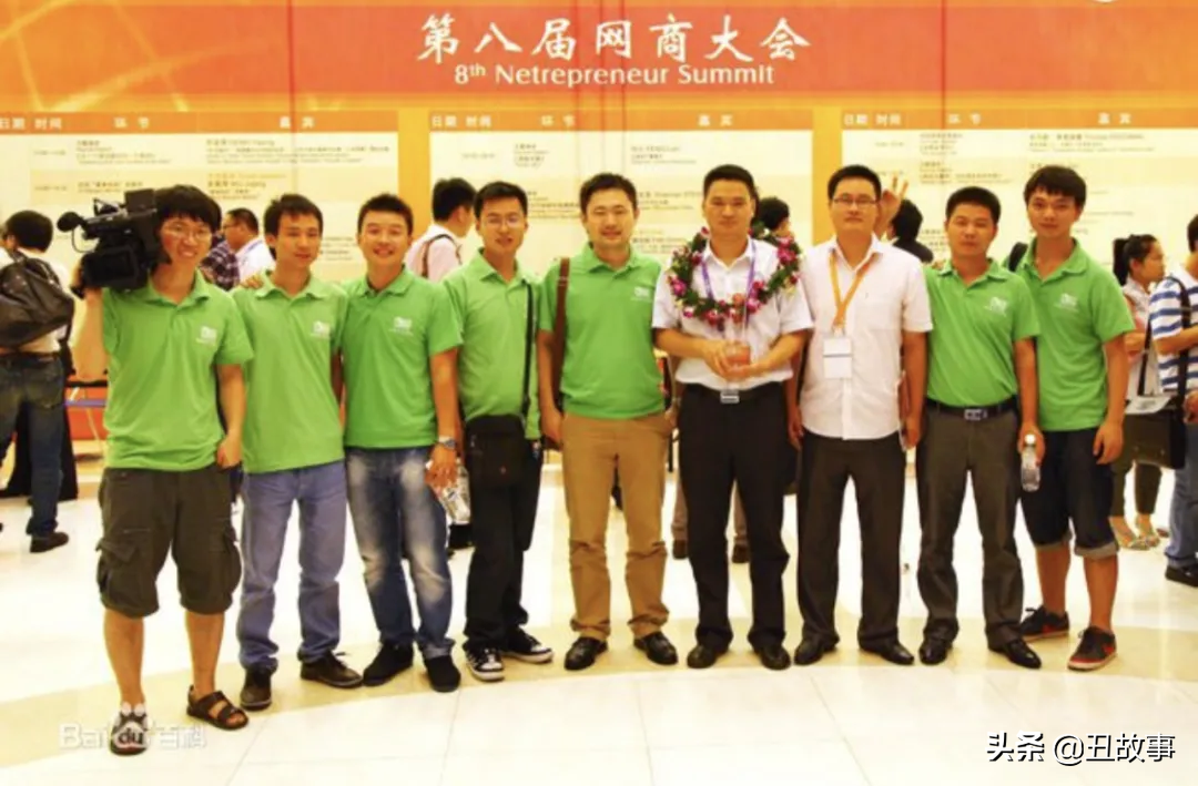 和大学同学挤在阁楼上睡了一晚，我的人生就被改变了