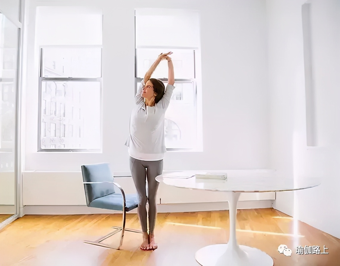 一套简单有效的办公室瑜伽，10分钟缓解全身疲劳（收藏级）