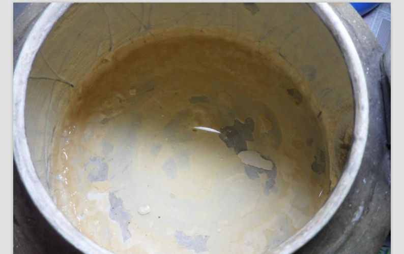 热水壶水垢特别厚,加点这个浸泡,几分钟就能变干净嗨喽大家好,说起家