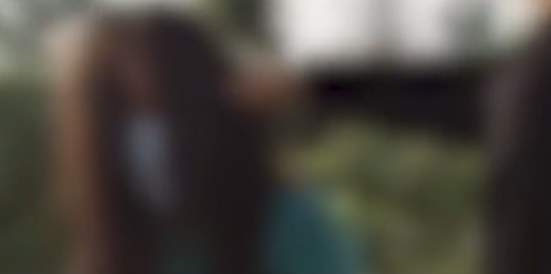 四川一14岁女生校门口被多人殴打，致左侧鼓膜穿孔，警方：施暴者都是未成年人