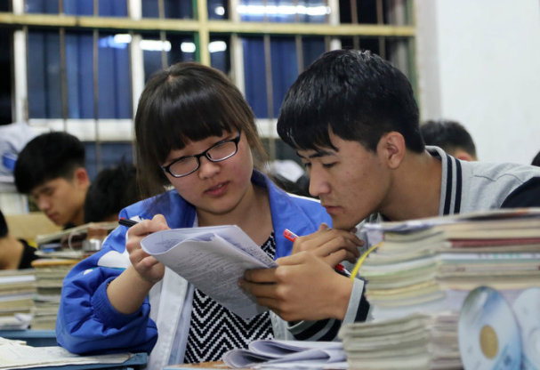 两所大学名字仅变个顺序，一个211一个像野鸡，2021考生需知晓