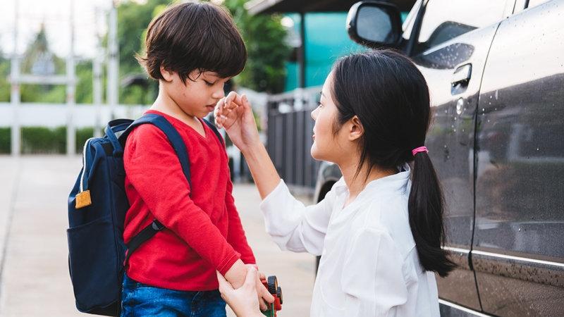 是什么原因导致孩子不合群 小孩子不合群怎么引导