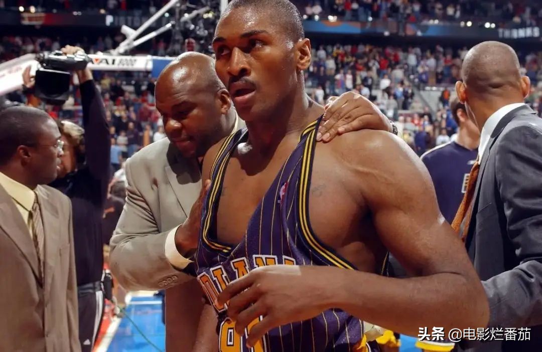 史上最惨烈的NBA斗殴现场！这部纪录片，揭开奥本山宫殿冲突之谜