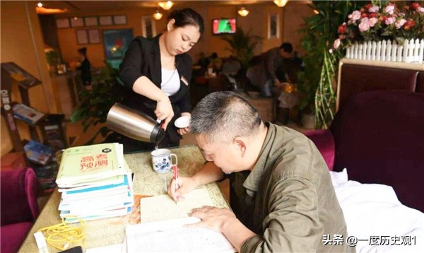 “高考钉子户”梁实：53岁时第24次参加高考，他考了多少分？