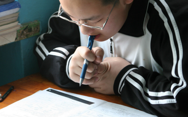 高一成绩全校倒数，高考以第一考上北大，网瘾少年如何逆袭成功？