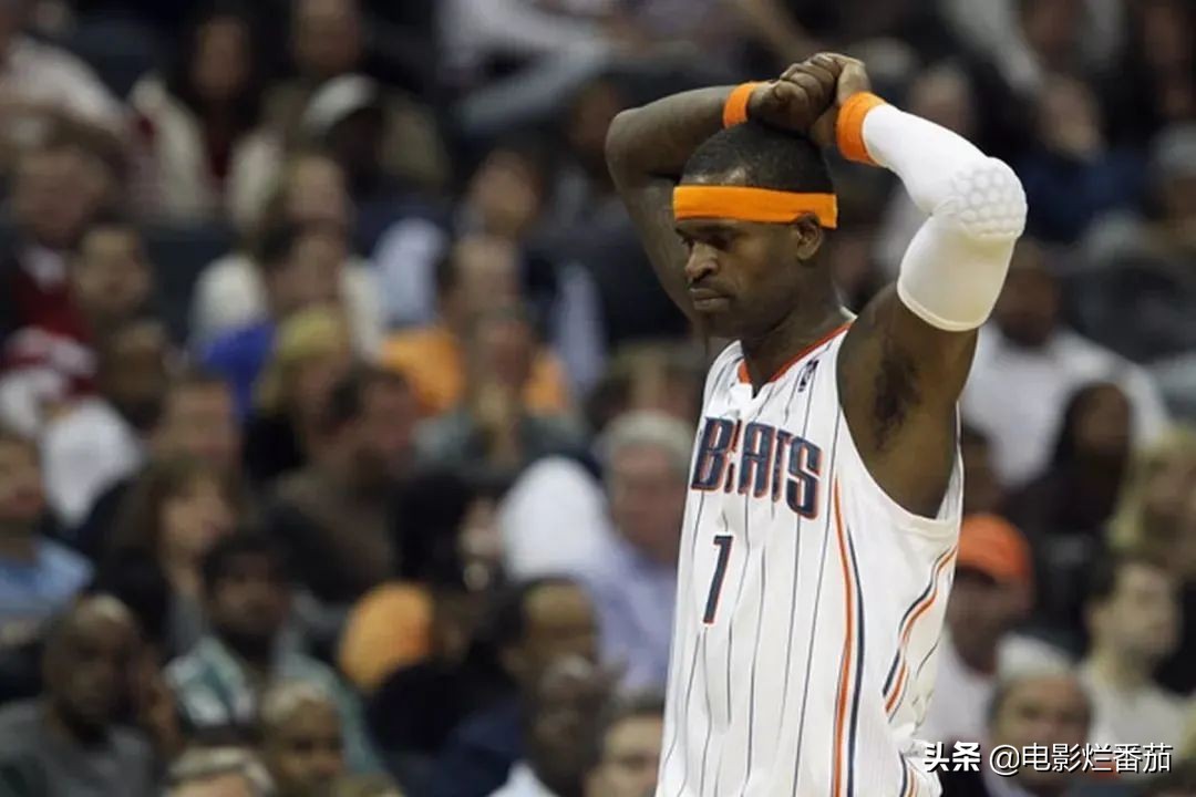 史上最惨烈的NBA斗殴现场！这部纪录片，揭开奥本山宫殿冲突之谜