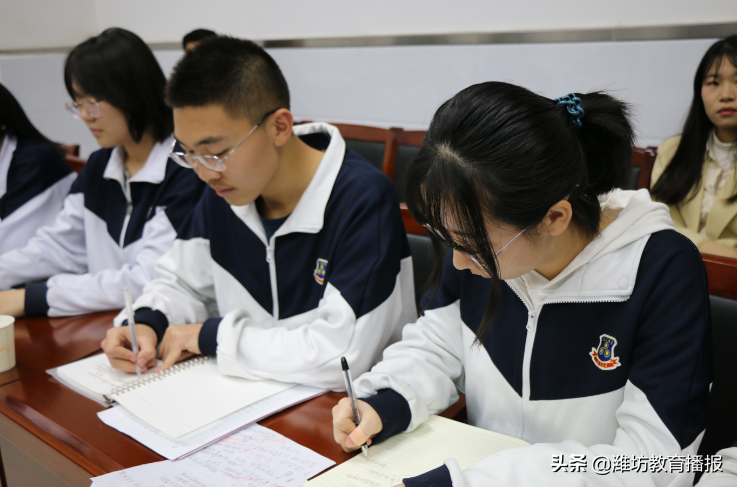 潍坊光正实验学校高中部：书香润泽心灵，阅读丰富人生