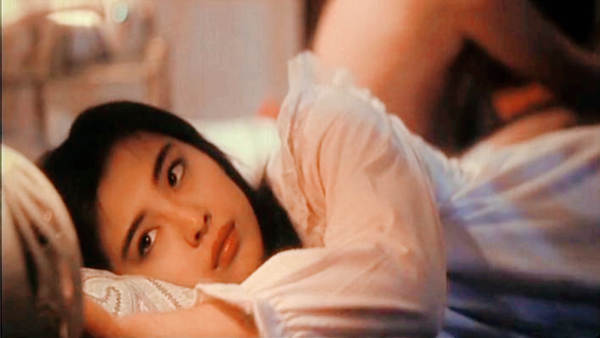 32年前王祖贤这部港片，“破尺度”出演，虽删减8分钟却依然经典