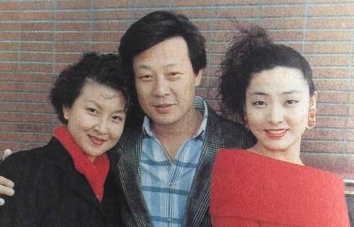 许黎丹虽如愿嫁入豪门,但并没有家庭实权,要处处看崔瑶琪的脸色