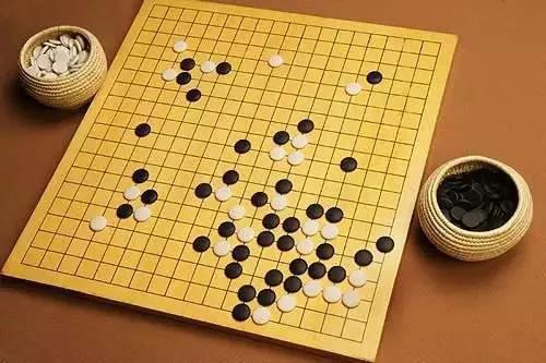 围棋与国际象棋：棋盘背后的中西军事哲学差异