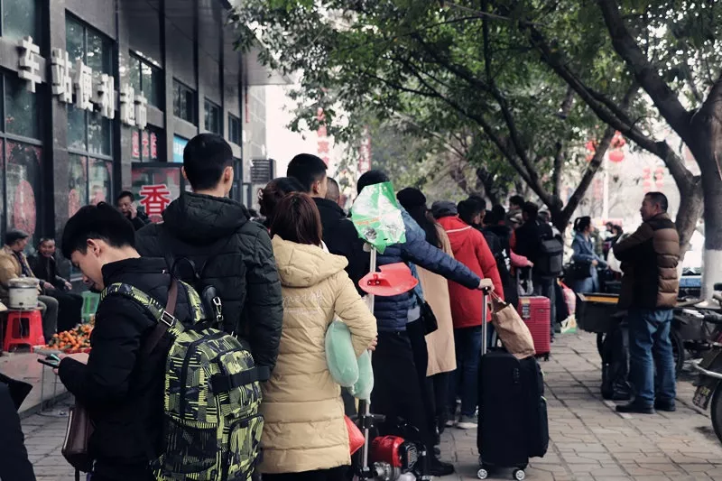实拍南充各汽车站、火车站里的春运，你到家了吗？