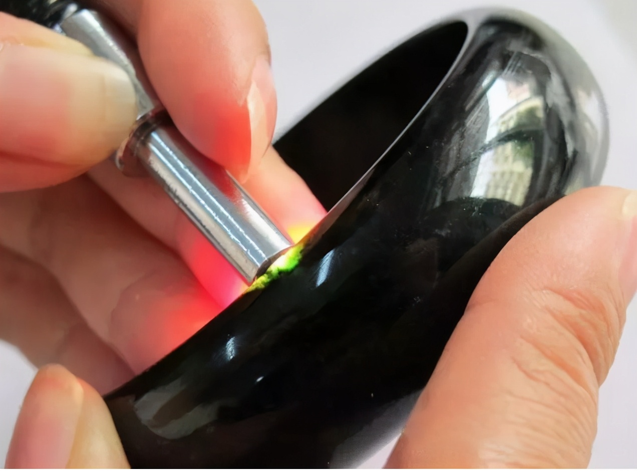 和田玉墨玉很好认？别傻傻分不清，教你一眼准确识别