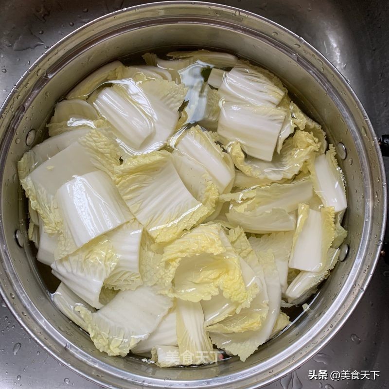 酸溜溜的味道，酸爽可口，开胃下饭，还帮油腻腻的肠胃减减负