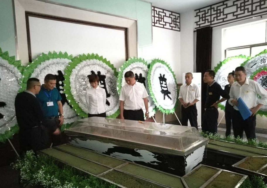 "殡仪馆"秋季招聘,薪资可观且有编制,大专学历即可报名
