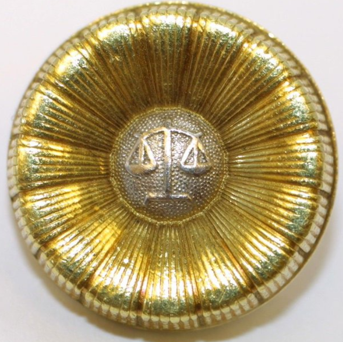 日剧里的律师，都佩戴了徽章，小小的徽章到底在内涵什么？