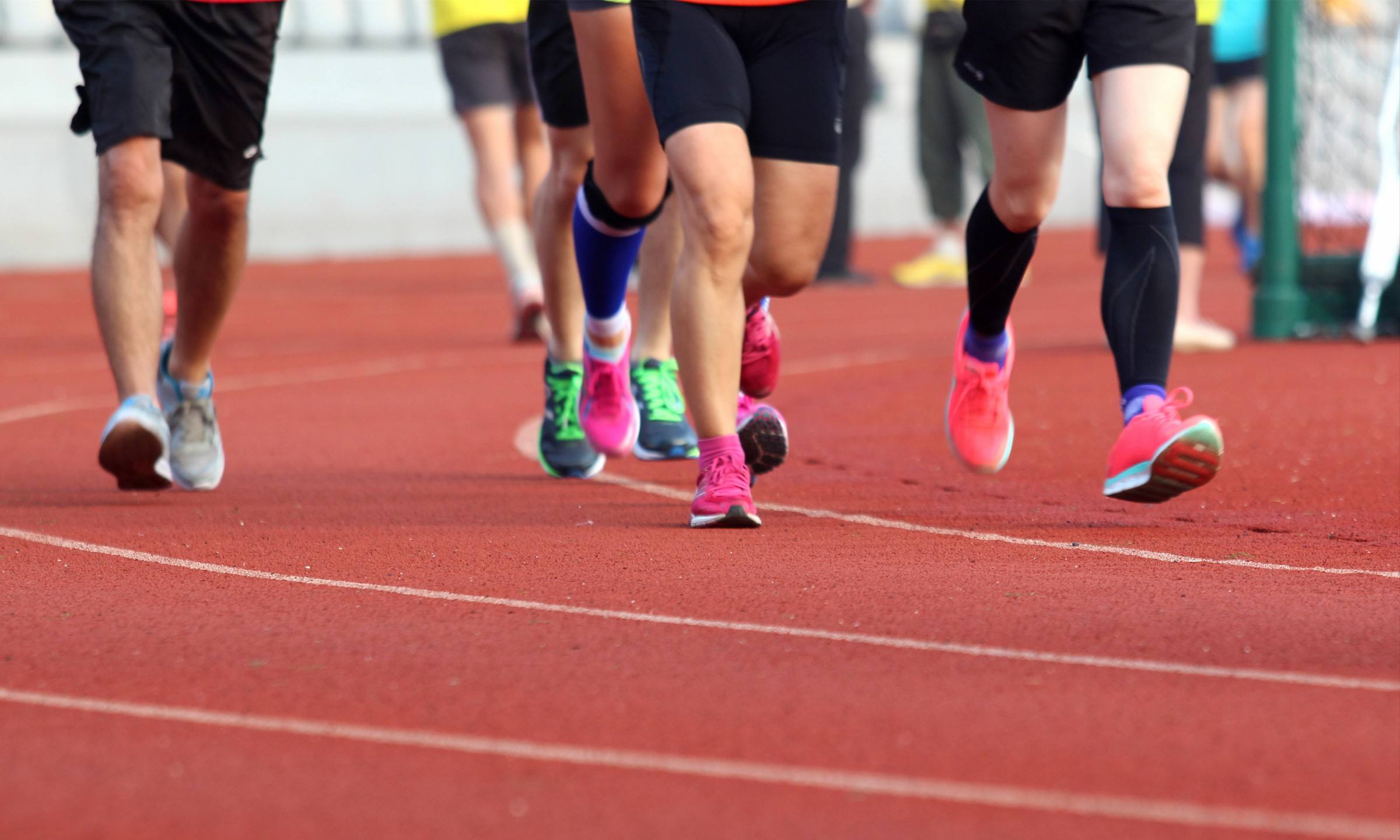 体育活动,让自己把注意力从吸烟上引开,给自己安排一下游泳或者跑步