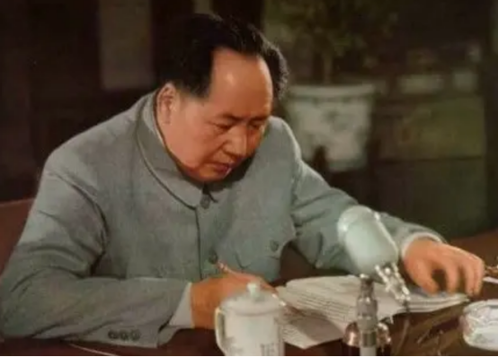 陈毅病逝，周恩来刘伯承痛哭流涕，毛主席最后一刻出现在追悼会上