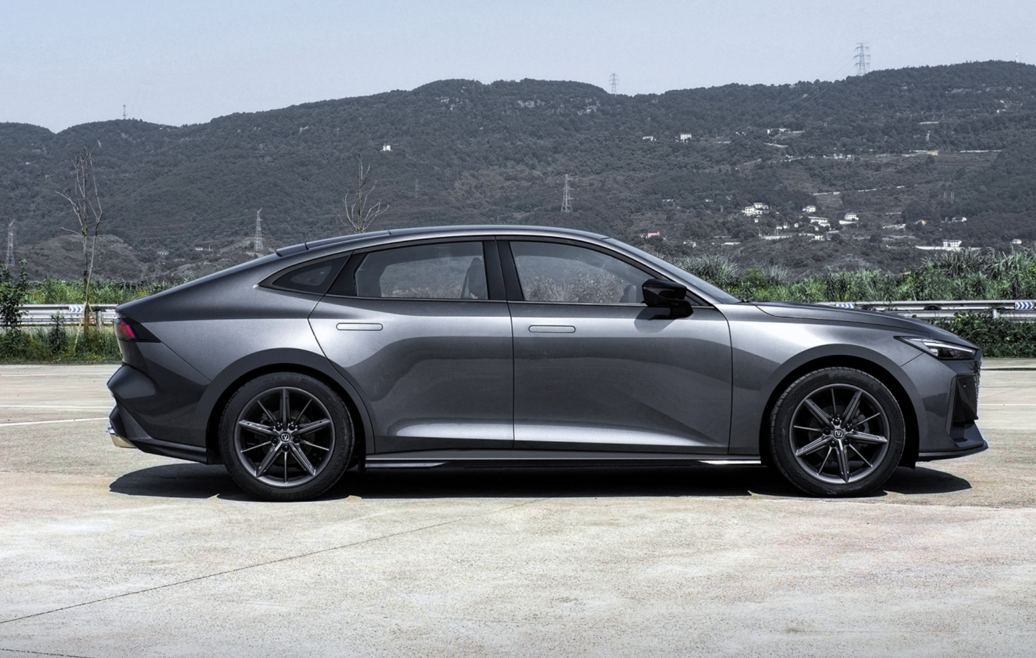 长安uni-v将于广州车展亮相!首款紧凑轿跑,凑齐ktv战歌起