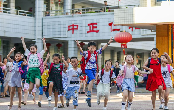 网友建议学校全部改为寄宿制，教育问题将迎刃而解，家长：不赞同