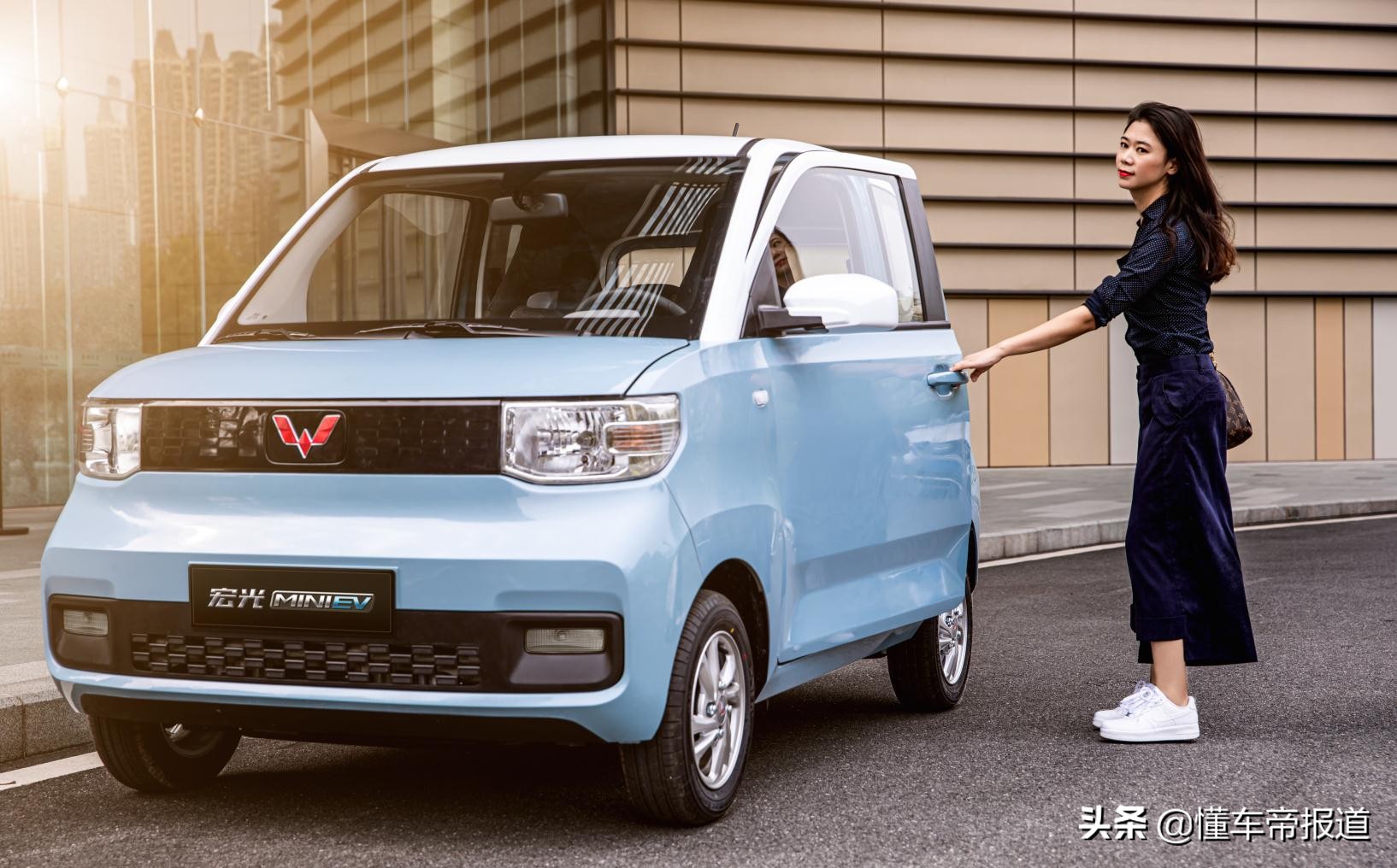 观察 |“碰瓷”豪车、争议不断，你会不会买“低速电动车”？