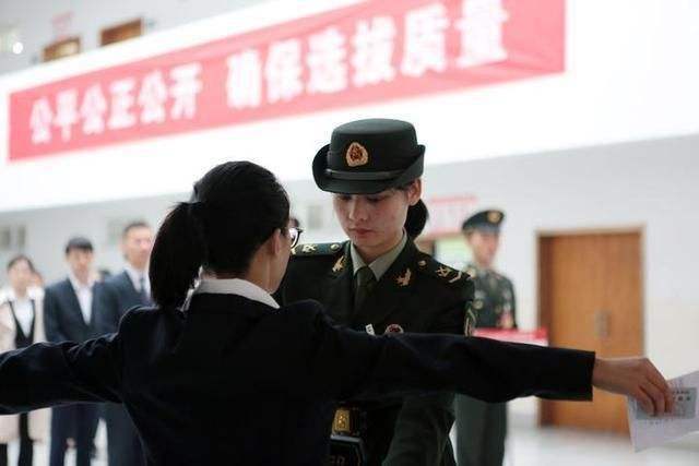 部队文职薪资高待遇好，明明是“铁饭碗”，可是却无人问津
