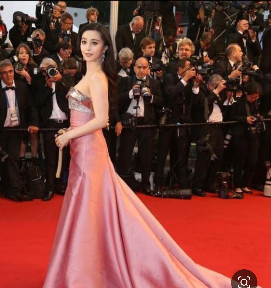 霸气女神“范爷”的“毯星”之路，盘点冰冰最惊艳全场的红毯造型