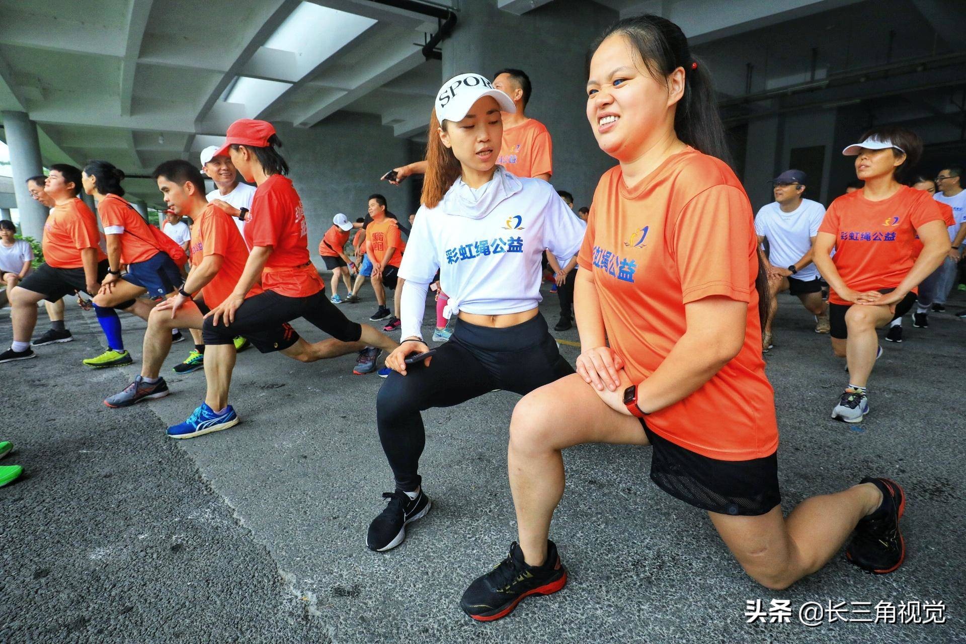 为爱奔跑！雨中，那一道七彩的虹……