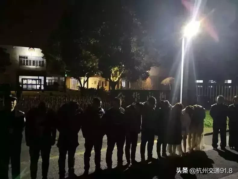 浙江3个涉黄窝点被突击检查，男男女女几十人当场被抓！