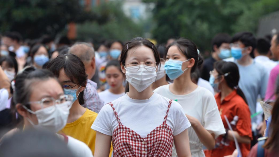 为啥高考当天不能穿校服，是怕学生作弊吗，班主任一语道破玄机