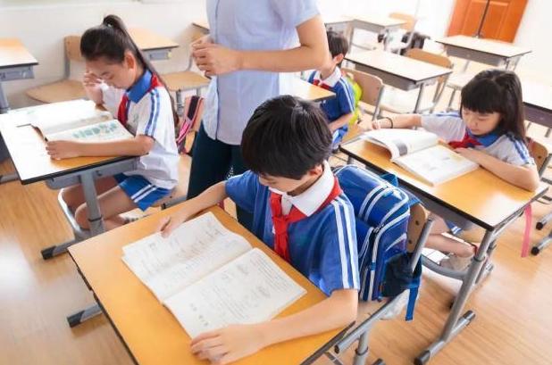 教育部减负通知，禁止学校公布考试成绩和排名，家长：自欺欺人