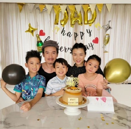 蔡少芬张晋庆儿子满两岁，众星前来道贺，网友喊话和陈豪对亲家